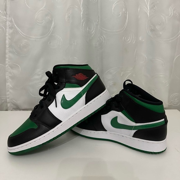 Nike Jordan 1 Mid Green Toe (GS) - Picture 1 of 3